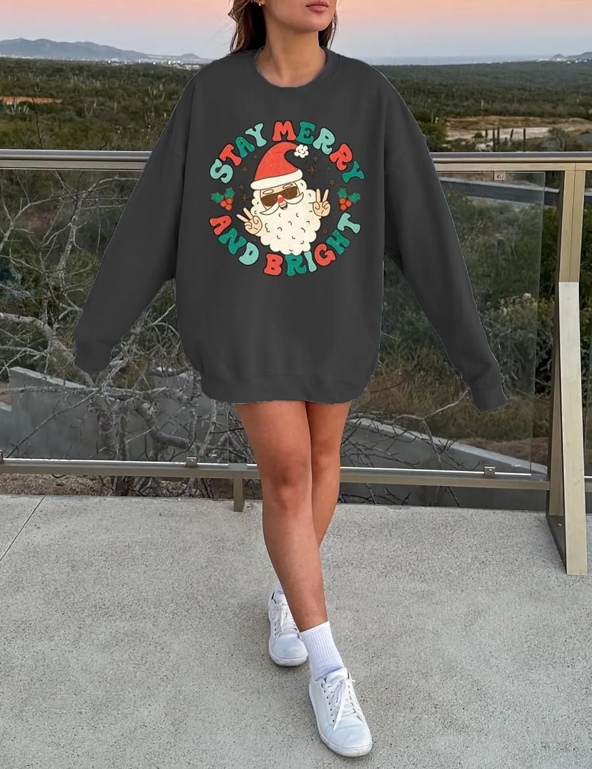 Women Christmas Sweatshirt Stay Merry and Bright Shirts Retro Santa Graphic Long Sleeve Crewneck Pullover Xmas Oversize Tops