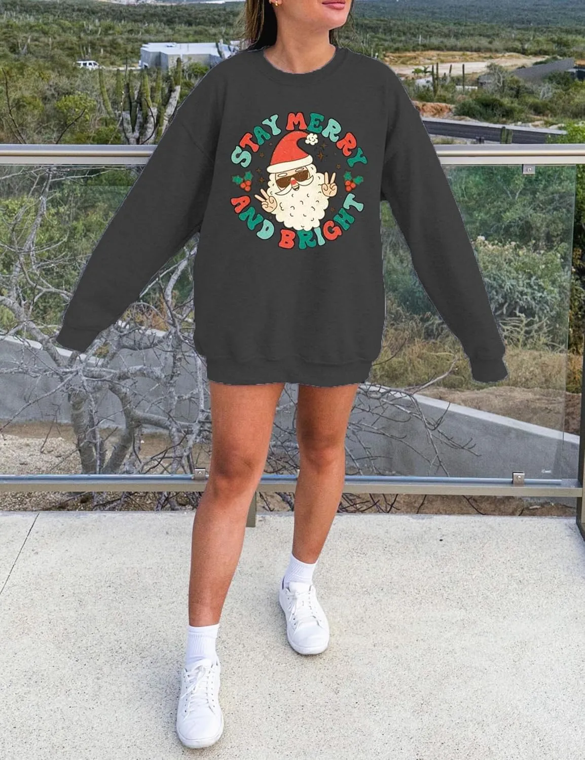 Women Christmas Sweatshirt Stay Merry and Bright Shirts Retro Santa Graphic Long Sleeve Crewneck Pullover Xmas Oversize Tops
